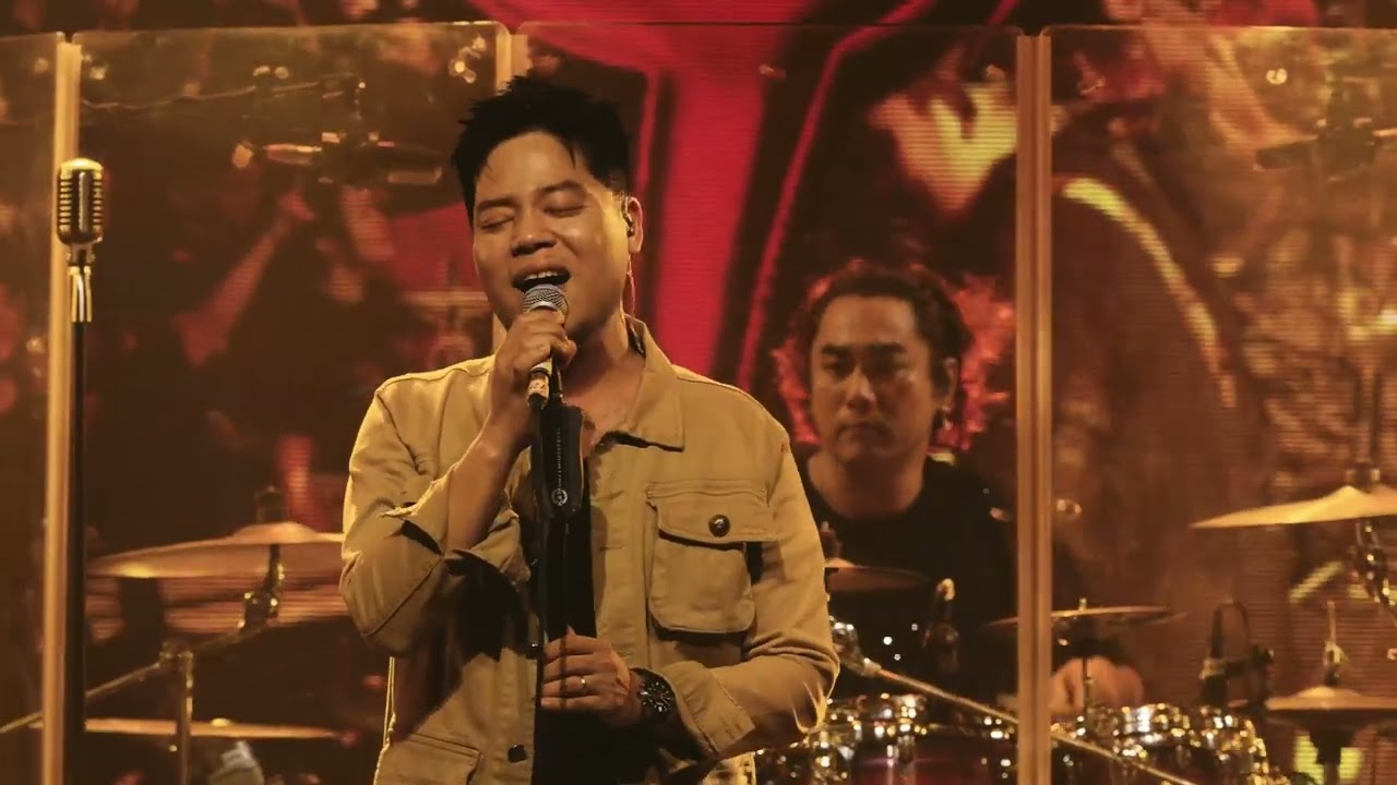 Bài Ca Sông Hồng (Liveshow 30 năm Bức Tường)