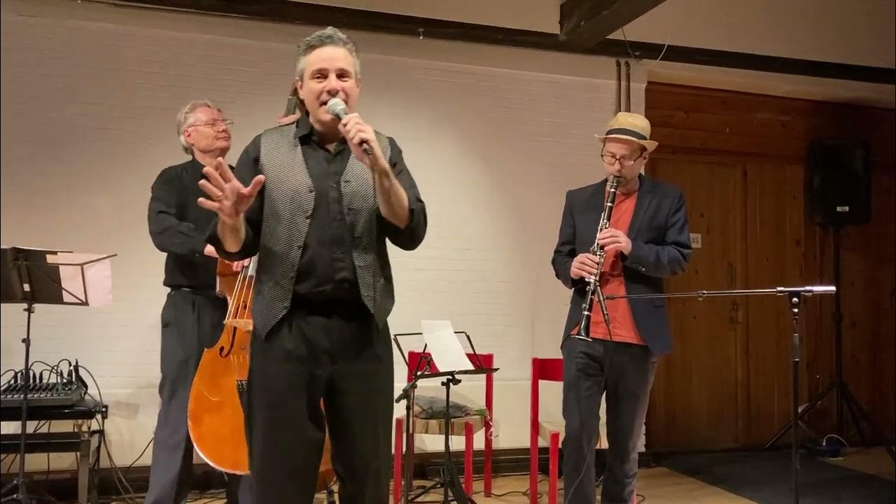 Песня бай мир бисту шейн. Bei mir bist du shein шолом секунда. Шолом секунда bei mir bistu shein. Ноты - bei mir bistu shein. The andrews sisters в старости.