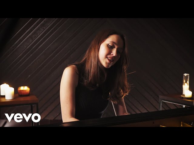 Em Beihold - Numb Little Bug (Piano Version Video) class=