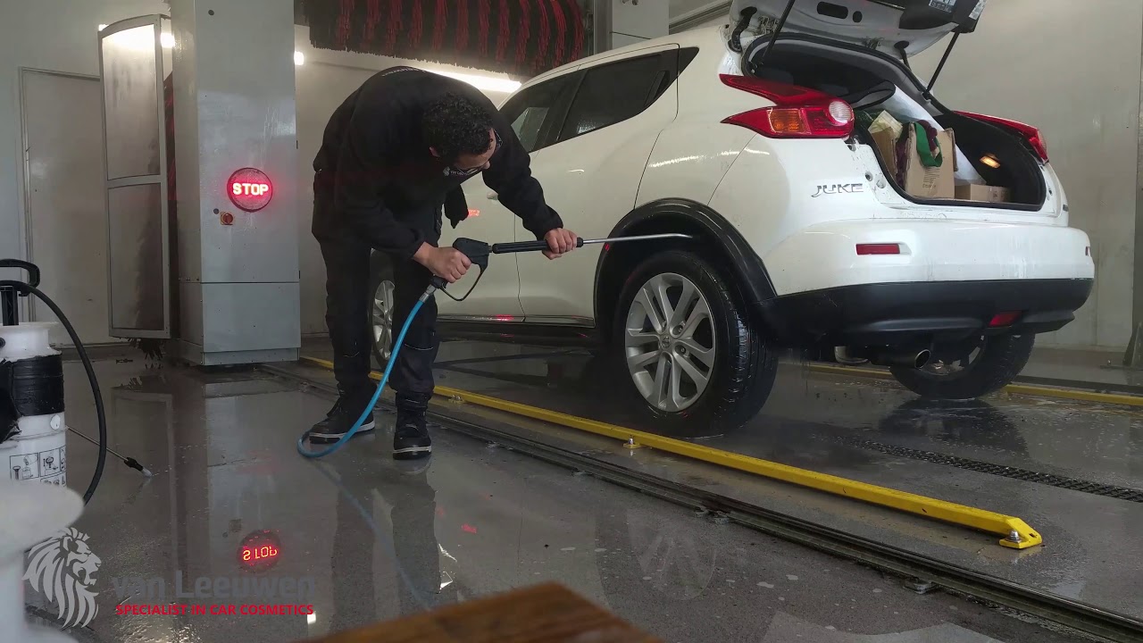 IN 8 STAPPEN EEN AUTO OPKNAPPEN! [auto poetsen witte auto polijsten autopoetsbedrijf dordrecht]