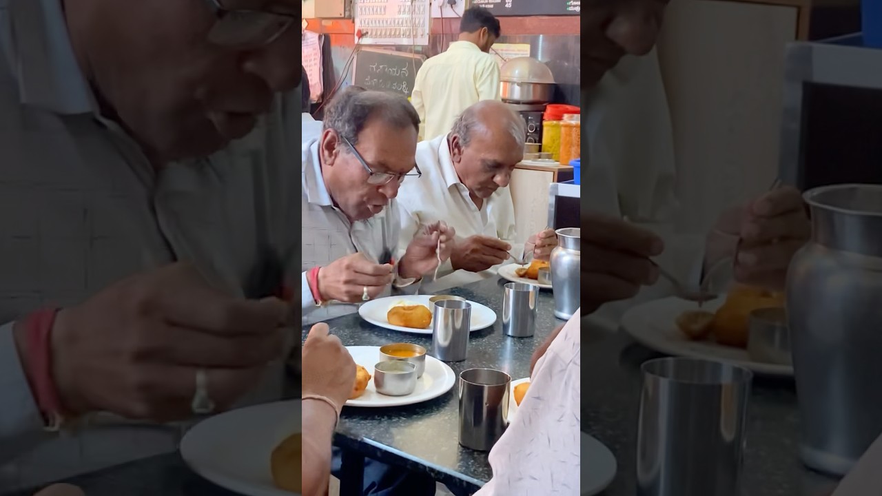 Venkatesh Family restaurant in naragund😍✌️ Adress: Naragund near bus stop #nargund #tiffin #food