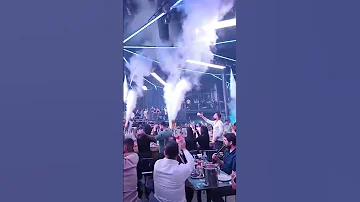وديع الشيخ خطر عالكوكب Weekend اذا فرحانه بتعمل حفله بتعزم نص الكون عليها 