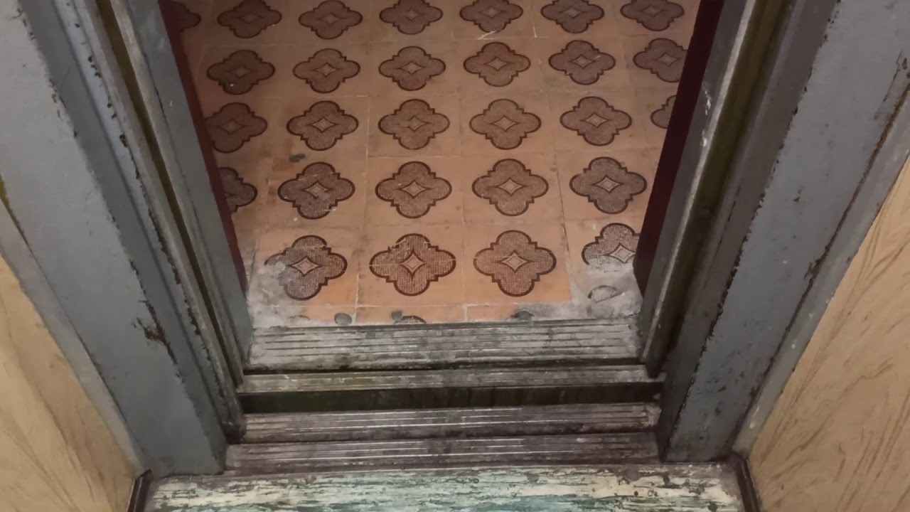 Неисправный лифт МЛЗ г/п 400 кг возит меня по всем этажам.