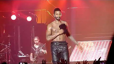 Usher takes his shirt off at OMG Tour - Newcastle, Australia