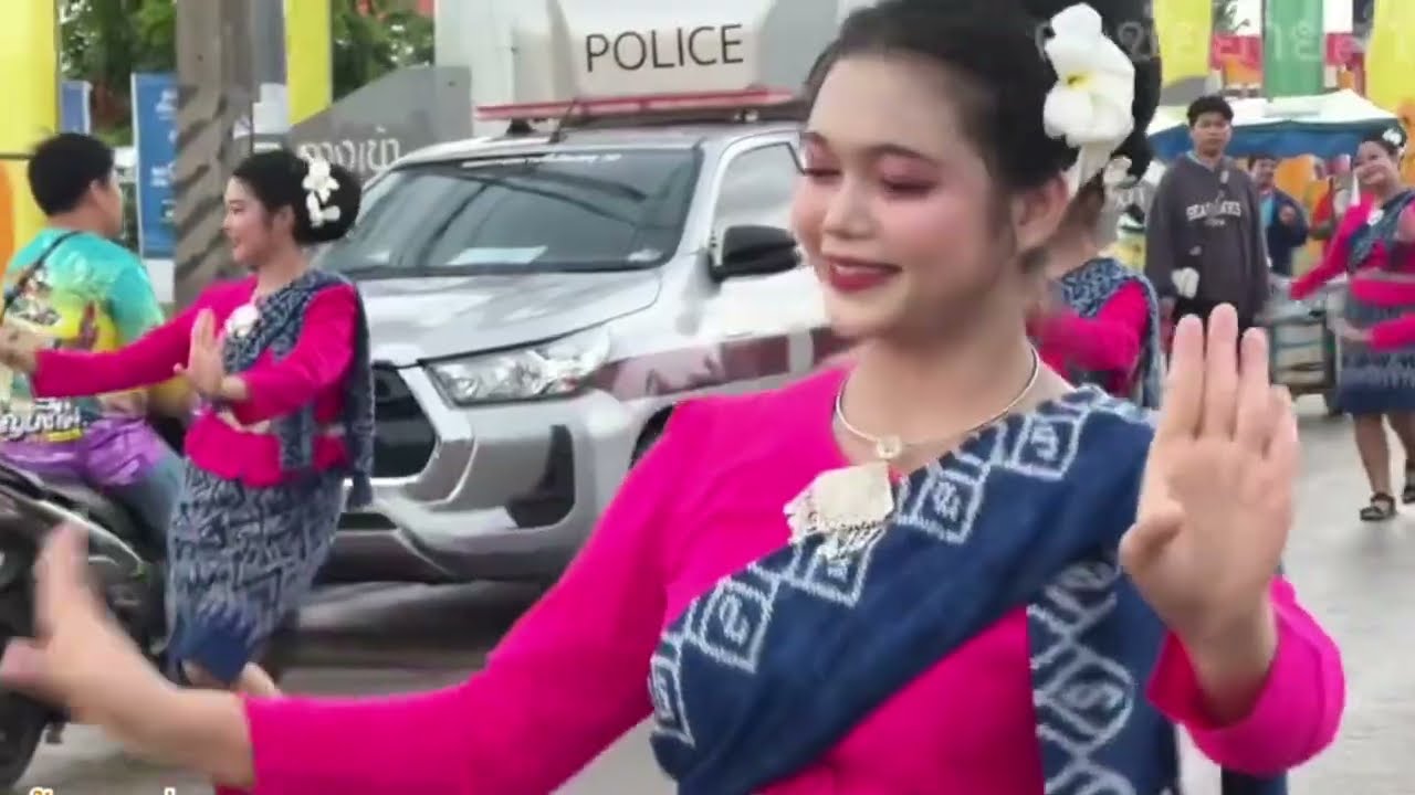 รวมสุดยอดขบวนฟ้อนบุญบั้งไฟทั่วเมืองอิสาน ปี 2568