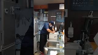 ピザ職人の華麗な技をどうぞ