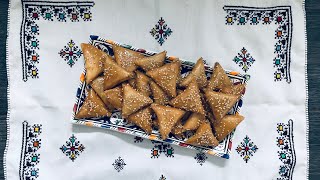 Briwat louz for Eid: Sweet almond triangles (بريوات حلوين باللوز)