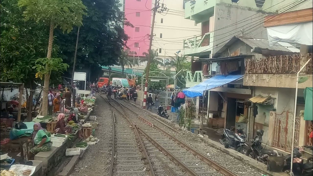 Backride Antara Stasiun Surabaya Pasar Turi Stasiun