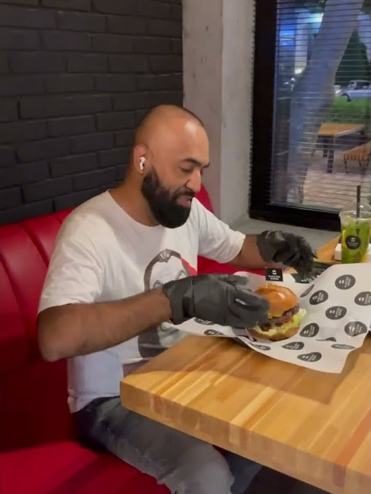 Блек Стар Бургер с Санжай Карвон и BIGBURGER - YouTube