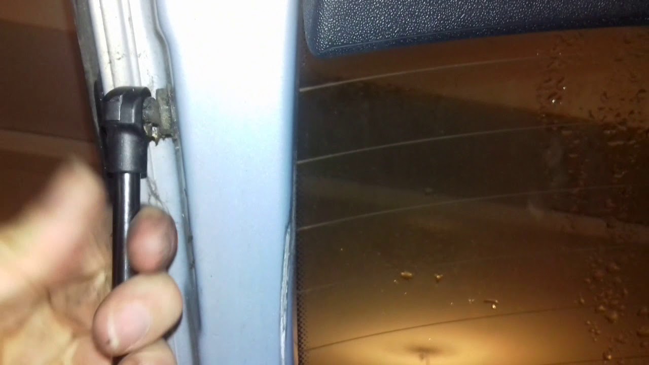 Cambio amortiguadores maletero Seat Ibiza 2002 YouTube