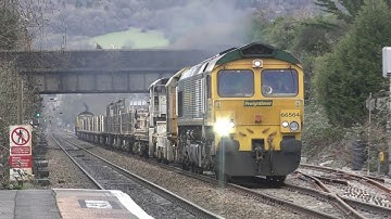 Freight train action: Mix - 3 Ft. Class 66 & 70