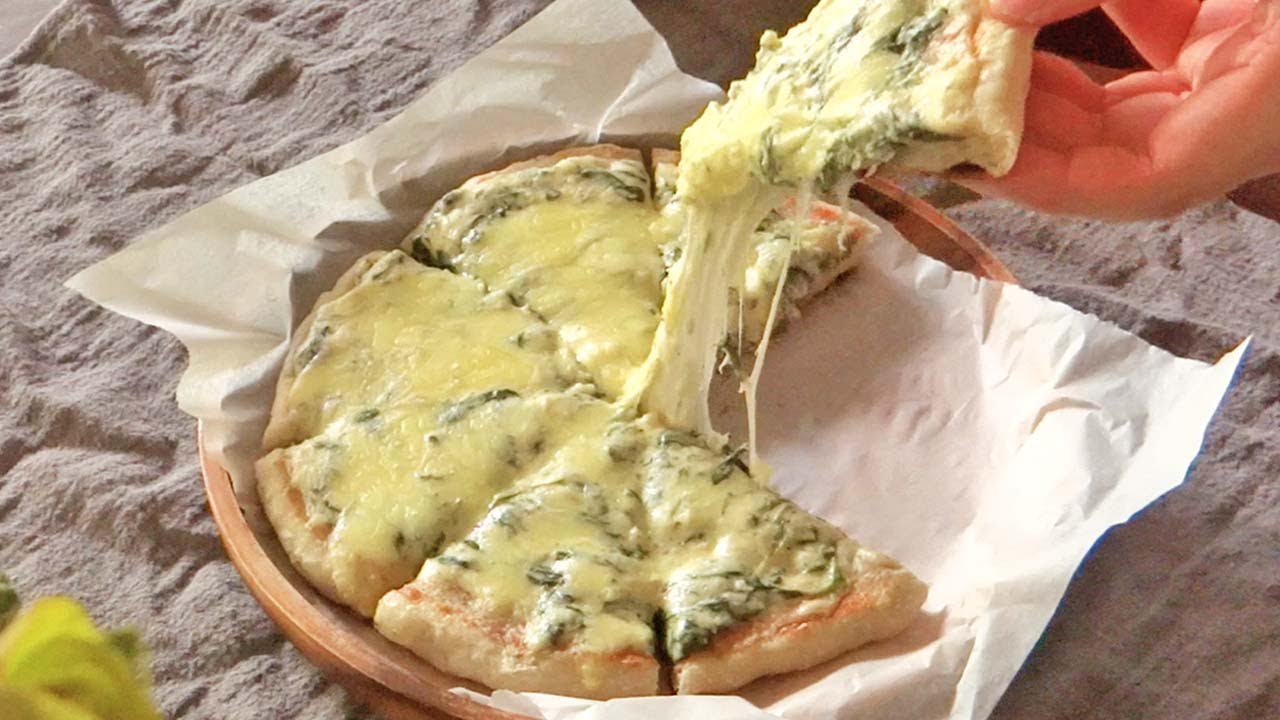 Creamy Spinach Pizza Recipe | Making Pizza At Home (No Oven Stovetop Pan Pizza)