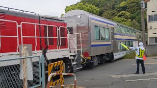 甲種輸送　横須賀線E235系グリーン車　京急神武寺駅→JR逗子駅（2022年5月12日）　Transporting rolling stocks of Yokosuka Line E235