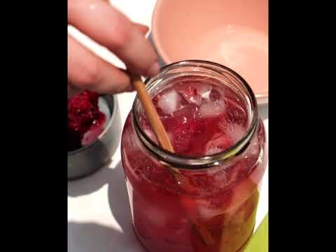 Video: DIY Jíst - Raspberry-Strawberry Kefir Drink