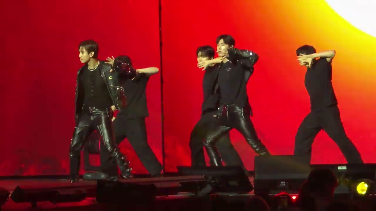 SMTOWN LIVE 2025 in London || TVXQ - Rising Sun [4K]