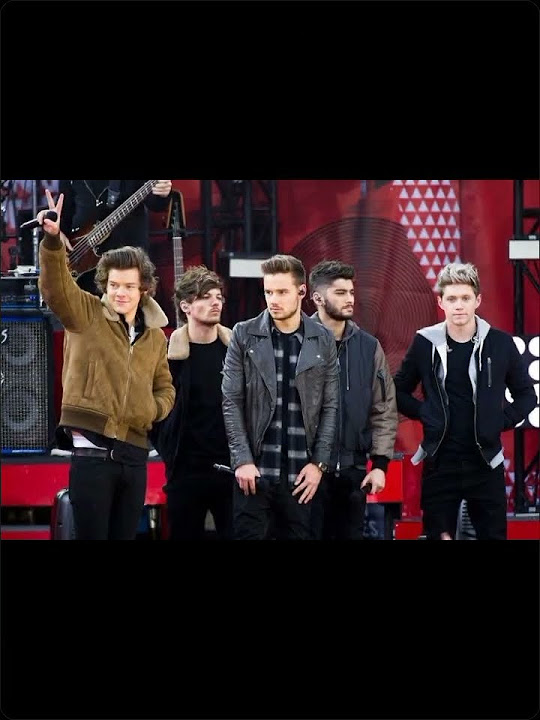 Introducing THE BIGGEST BAND ON THE ONE DIRECTION 💚💙🇨🇮💛 ️onedirection 