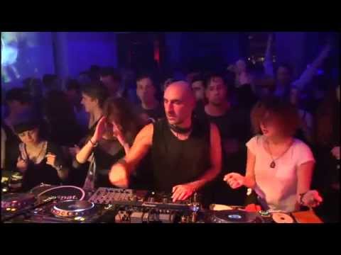 Len Faki dropping an unreleased Ostgut Ton track and people go INSANE