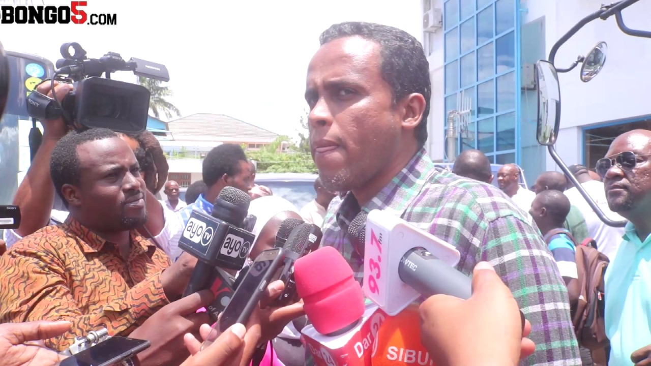 Husein Bashe Mbunge wa Nzega akimtaka Mkuu wa koa wa Dar  kuomba radhi