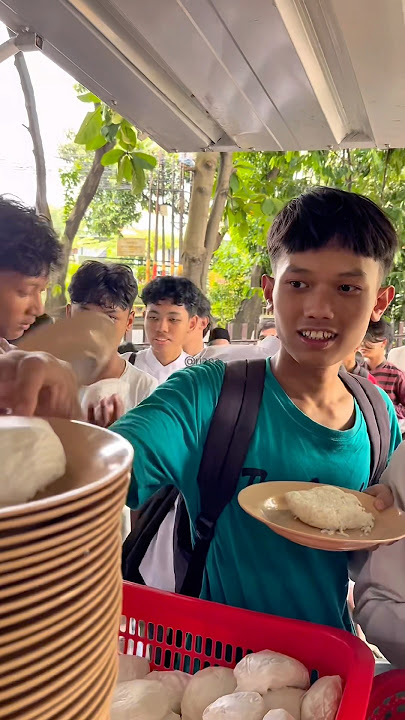 Download lagu His friend took it for him, son #freemeal #jummamubarak