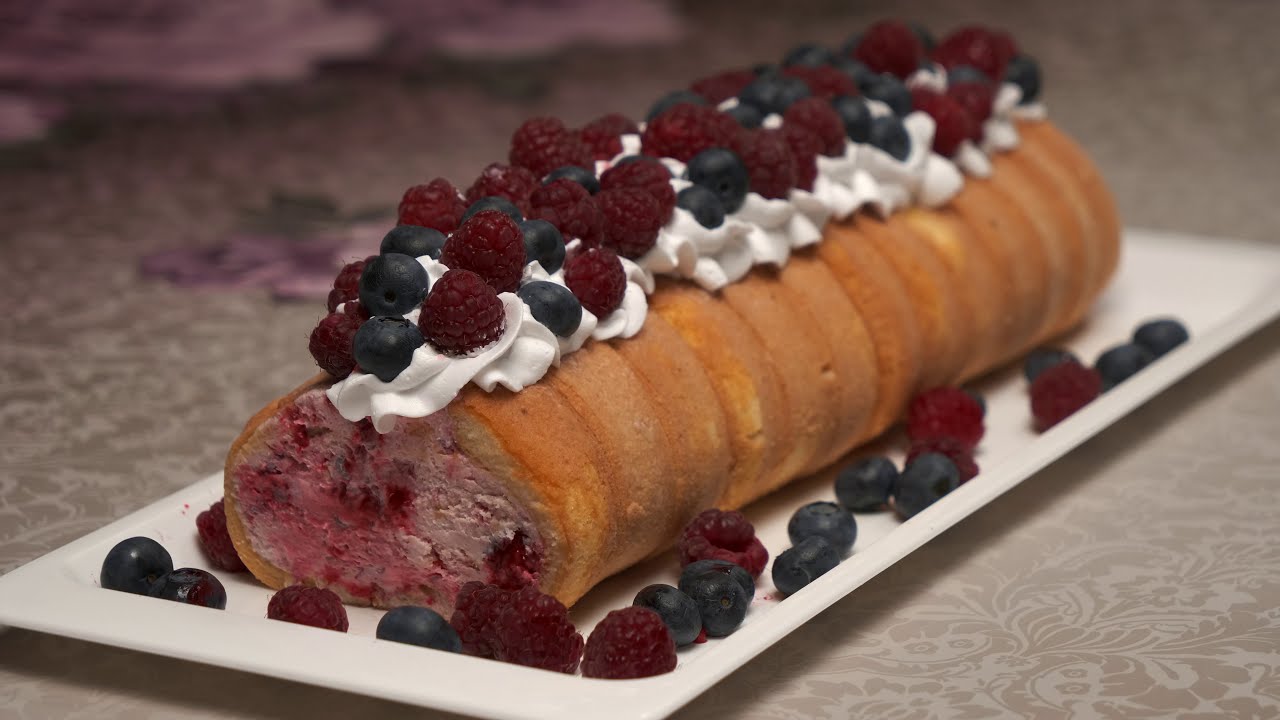 Быстрый торт из малины и печенья без выпечки