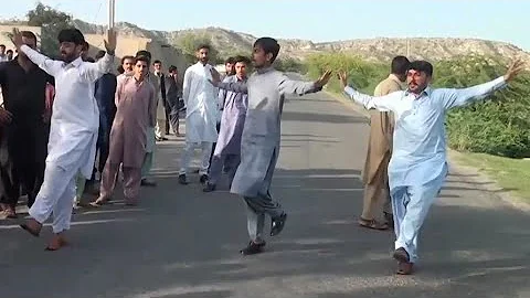 Khattak dance on the Road || Village Street Pashto Dance || Dhol Surna Saaz || April 2021