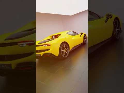 Video Ariana Grande Cars Collection