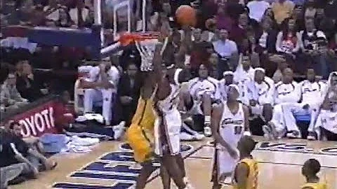 LeBron James Dunks on Cedric Simmons (2007)
