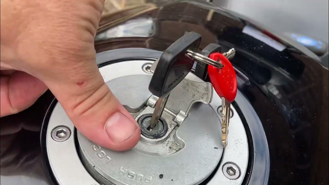 Honda Motorcycle fuel cap stuck won’t open YouTube