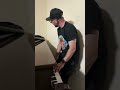 Una versión espontánea de #FRÍO en el piano 🎹❄️  #blackguayaba