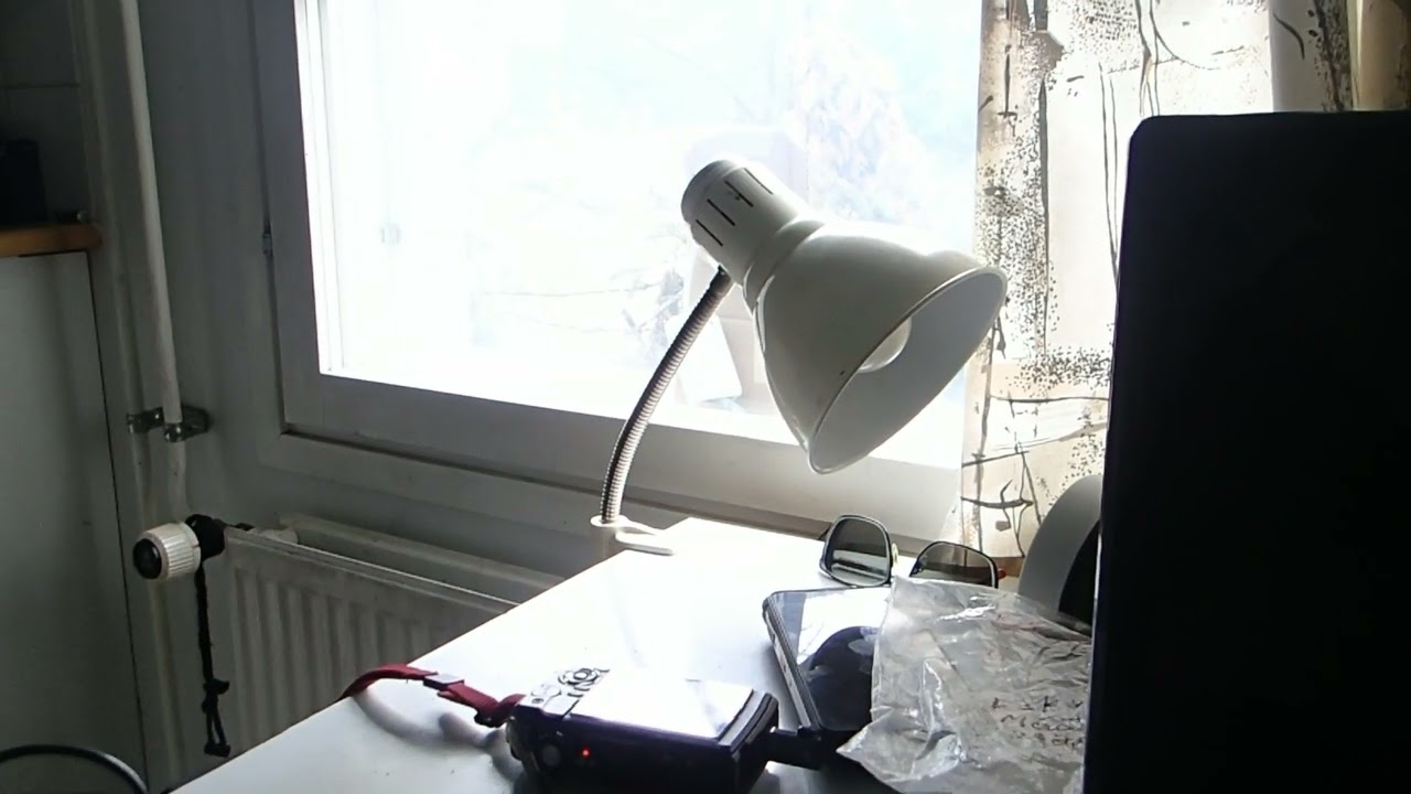 Sodankylä 2025. Lyhyt video. Ikkuna jne. Pöytä ja lamppu. P1010004okyoutub