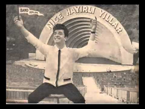 Zeki Müren - Gitme sana muhtacım ( Orjinal plak kayıt ).flv