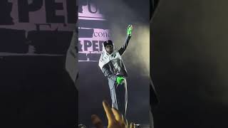Kendrick Lamar performing “Bitch, Don't Kill My Vibe” Kendrick Lamar performing “Bitch, Don't Kill My Vibe”