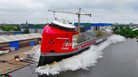 Tewaterlating van de CARBON DESTROYER 1 bij Niestern Sander in Farmsum/Delfzijl.