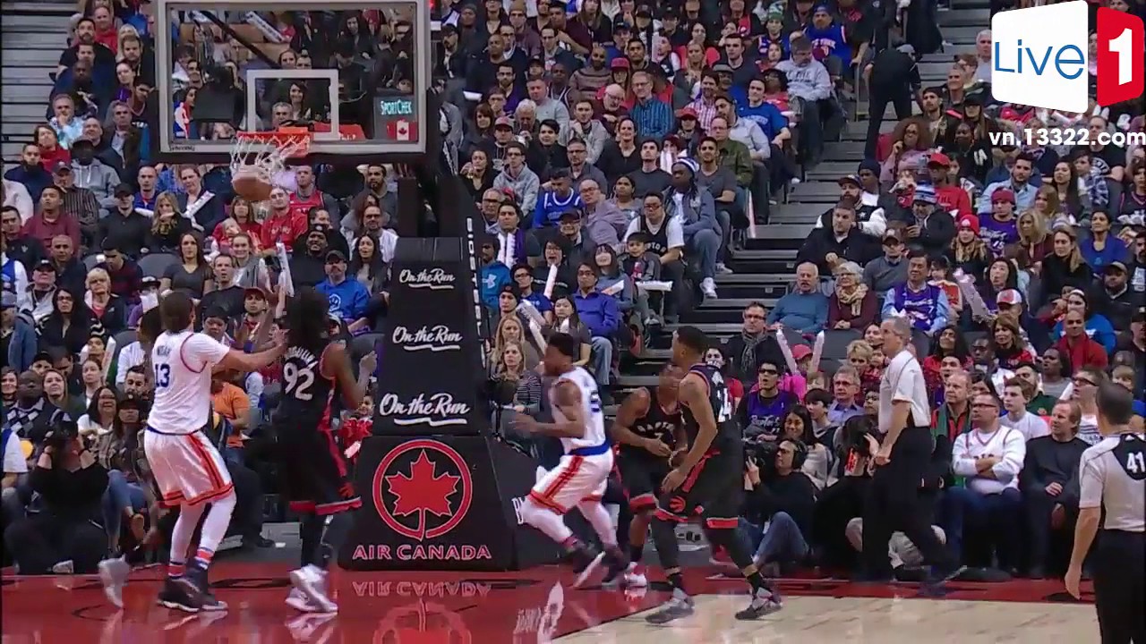 Derrick Rose Pretty Double Clutch Layup In Traffic! 01.15.17 YouTube