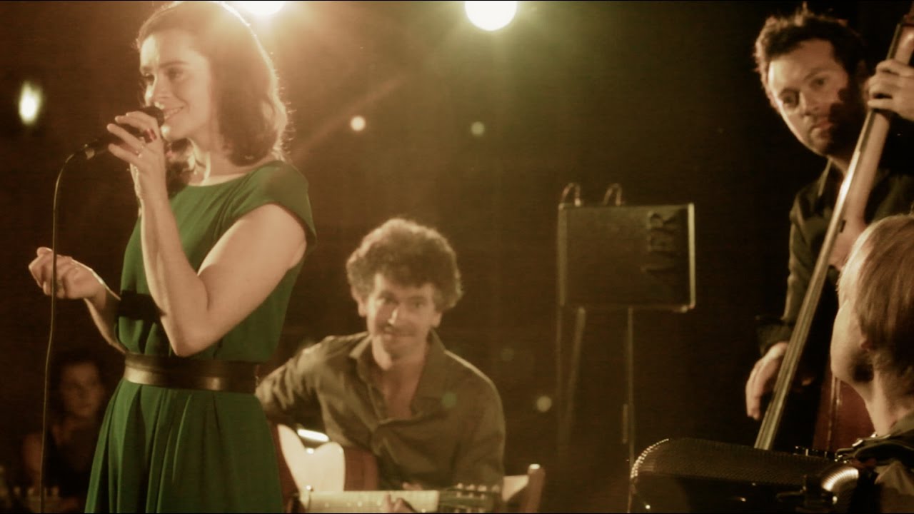 YouTubeでNoëmi Waysfeld & Blik @ Les Suds à Arles 2016 - Bafrayungを視聴