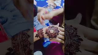 Latest Goll Tiki Mehndi Design Glow With Noshi