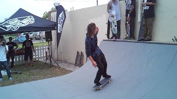 Shawn Hale flippin and nose bluntin..