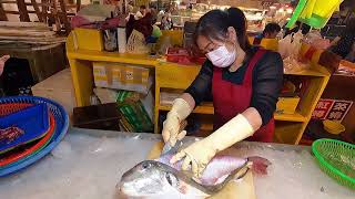 Taiwanese seafood market  - live fugu pufferfish Cutting skills\/the most poisonous puffer fish