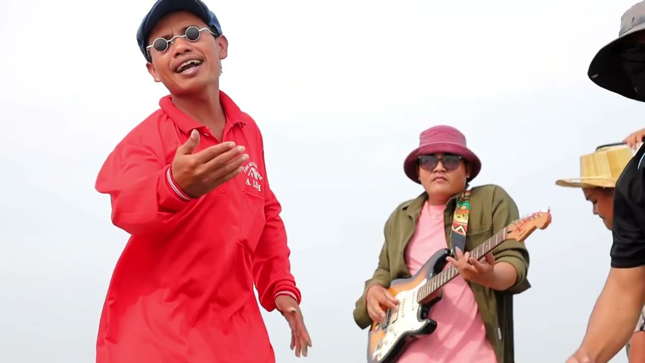 ដំរីយោលដៃ ( Dom Rey Yol Day ) - Rinh Phirune