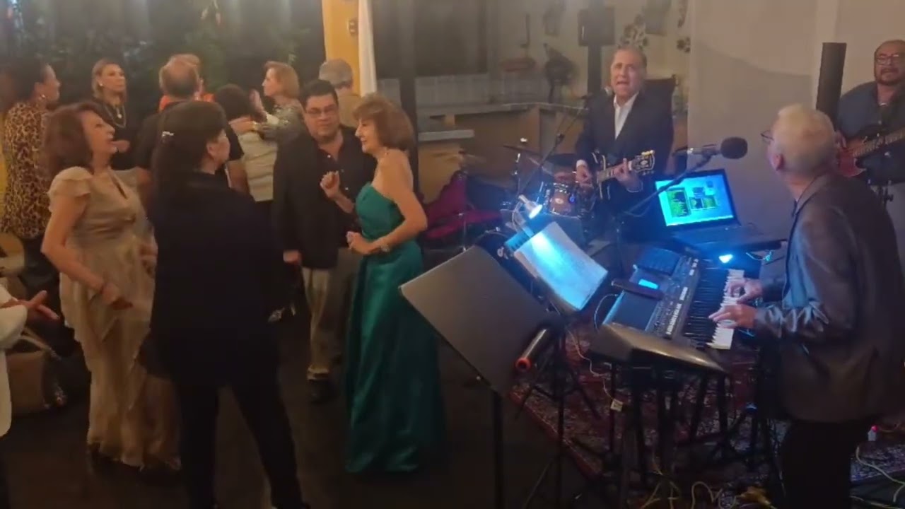 GEORGE CROONER, ANGEL GUITERREZ, CASA DE LOS ANDINO