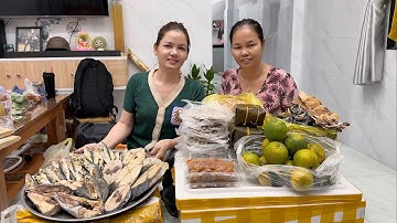 MẸ CHỒNG NÀNG DÂU. MẸ HỒI HỘP KHUI 2 THÙNG QUÀ QUÊ CON DÂU MANG TỪ NGHỆ AN VÀO LÀM QUÀ. #TÚLANGTHANG