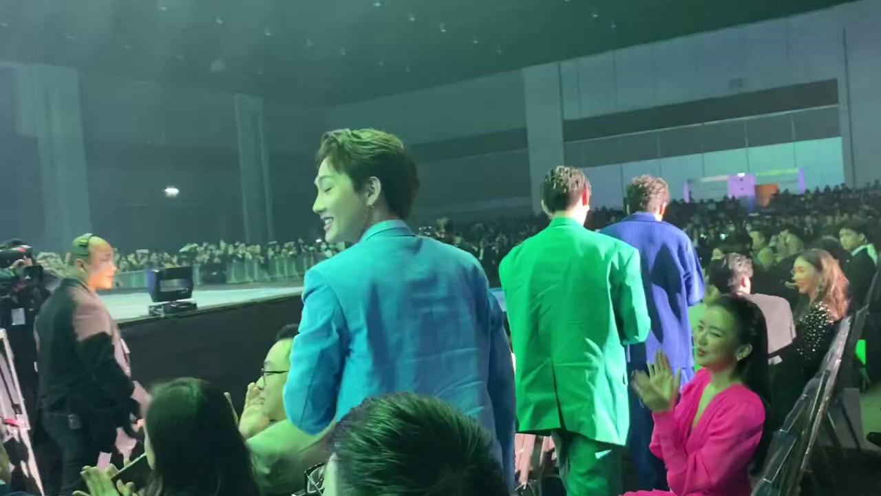 Dàn sao trẻ Thái Lan nhận giải thưởng Line TV Awards mà Đặng Trần Nhậm, Hải Nam làm khách mời