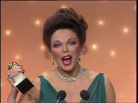 joan-collins-wins-best-actress-tv-series-drama---golden-globes-1983