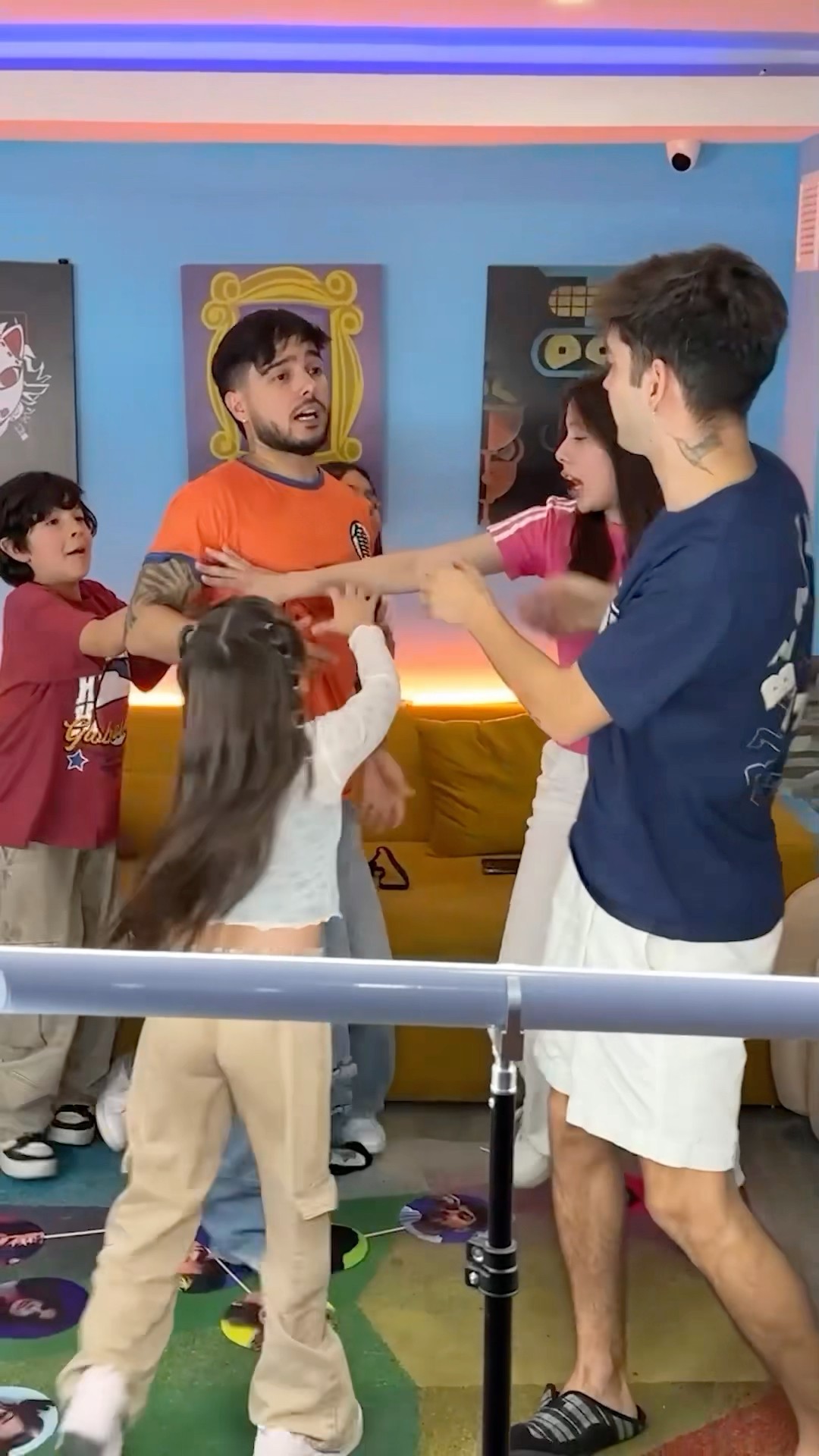 Mi Hermano Me Humilla Frente a mis Hermanitas ¿Quién Gana?