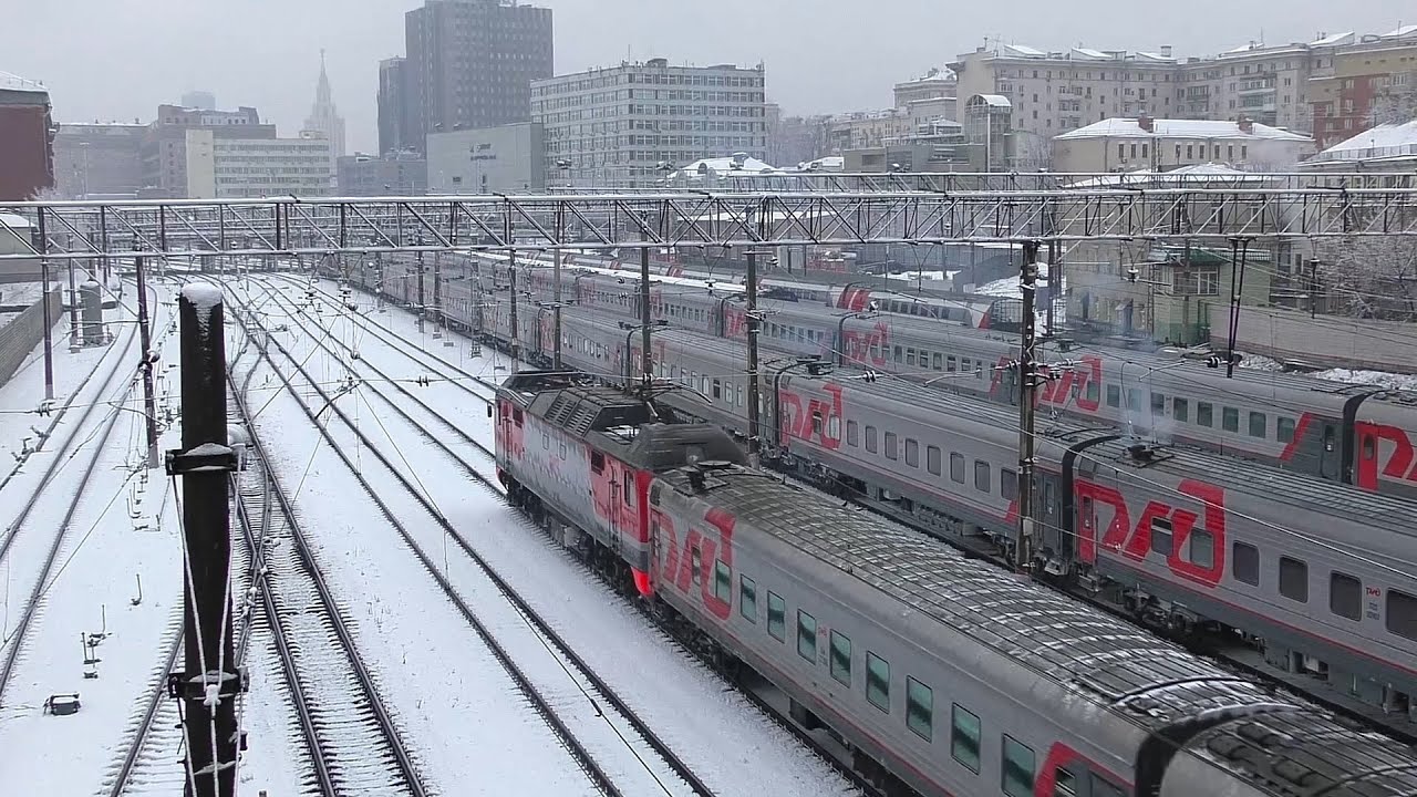 Ржд москва горячий ключ. Казанский вокзал Москва станция. Эп2к на Казанском вокзале. Казанский вокзал поезда. Москва поезд Казанский вокзал.