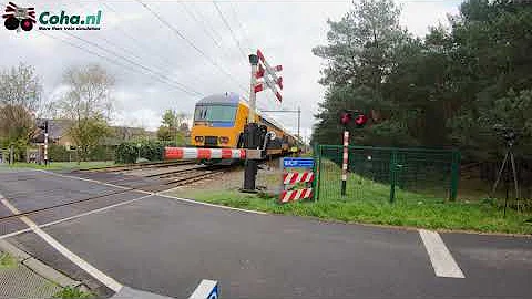 Spoorwegovergang Wezep ??4K?? // Dutch railroad crossing