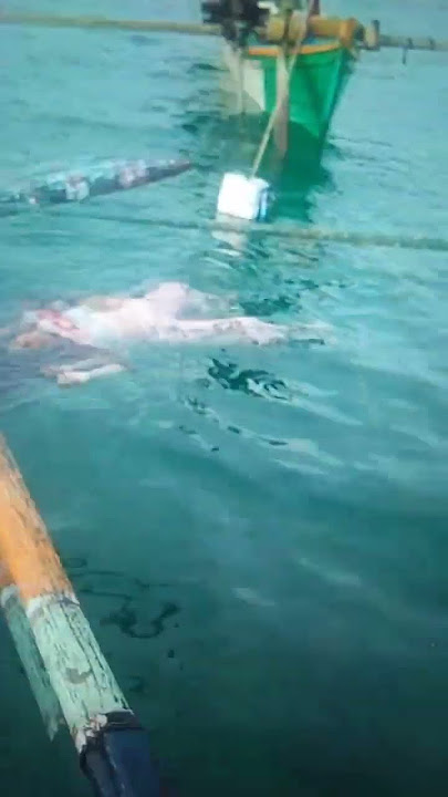 Gempar warga menemukan mayat mengapung