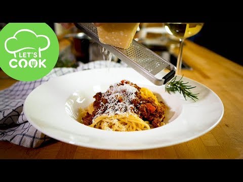 Das schnelle Spaghetti Bolognese-Rezept vom Henssler - Schnell und einfach selbst kochen! Mehr schne. 