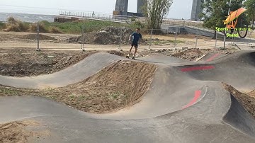 Skateboard on the Parque das Nações Pump Track (Lisbon), with the Smoothstar Filipe Toledo #77