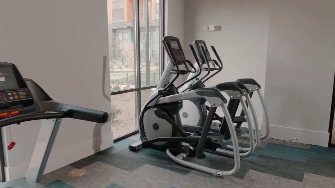 AMAZE APARTMENT HOMES IN CHARLOTTE NORTH CAROLINA FITNESS CENTER \\ CHARLOTTE NC LUXURY APARTMENTS